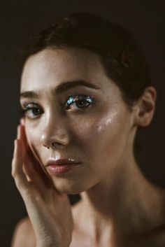 Colour of the year mocha mousse photography inspiration · Free Stock Photo Pore Extractor, Face Scrubber, Clear Glowing Skin, Vogue Spain, Body Glitter, Glitter Makeup, Makeup Guru, Photos Of Women