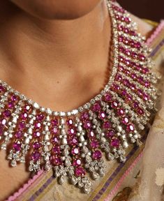 Jewelry 2024, Emerald Jewellery, Beautiful Jewelry Diamonds, Indian Wedding Jewelry Sets, Neck Pieces Jewelry, Antique Necklaces Design, Choker Necklace Designs, Pretty Jewelry Necklaces, Bridal Jewellery Design