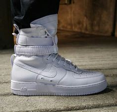 Special Force, Fashion Male, Boots Sneakers, Boots And Sneakers, Nike Air Force Sneaker, Moda Masculina, Cake Recipes, Sneakers Nike, Tennis