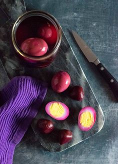 an image of some food that is on the table with it's knife and cloth