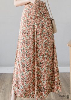 For a bohemian chic look, use a floral wrap skirt. Your clothing will be a rainbow of hues! Spread positive vibrations wherever you go in this floral wrap skirt. For a cleverly unstructured aesthetic, the asymmetrical wrap-around fit defies fashion norms. Your walk will be enhanced by the ruffled hem. To be worn with heels or sandals. In the table below, you will find the dimensions of the skirt. To know your size according to your measurements, click on Size Guide at the top right. Size (cm) S Ruffle Wrap Skirt, Boho Store, Boho Wear, Casual Boho Style, Skirt With Ruffles, Floral Wrap Skirt, Positive Vibrations, Bohemian Skirt, Hippie Look