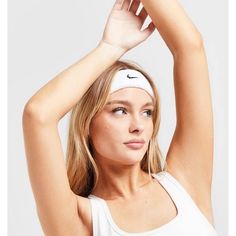 Nike Swoosh Headband White/Black. Stretchy Comfortable Absorbent Fabric Swoosh Logo Embroidery #Nike #Headband #Unisex #Nikeheadband #Sports #Athleisure #Athletic #Gym #Workout #Exercise #Training #Nikestyle Sporty Headband For Sports, White Sports Headband With Sweatband, Sports Sweatband Headband, Nike Bandana, Fitness Style Women, Nike Headband, Embroidery Headband, Sports Athleisure, Face Goals