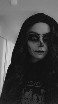 Reaper Makeup Female Grim, Grim Reaper Costume Female Makeup, Female Reaper Costume, Grimm Reaper Costume Women, Female Grim Reaper Makeup, Grim Reaper Halloween Makeup, Grim Reaper Halloween Costume Women, Girl Grim Reaper Makeup, Grim Reaper Makeup Female Easy