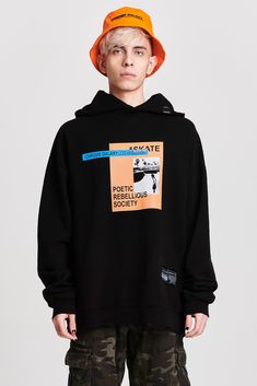 SKATE FRONT PRINT HOODY IN BLACK Black Hoodie Design Ideas, Black Hoodie Design, Black Hoody, Hoodie Design Ideas, Orange Hoodie, Orange Square, Square Print, Print Hoodie, Oversize Hoodie