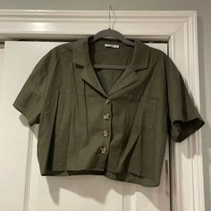 Olive Green Cropped Button Up Shirt Womens Olive Shirt, Cropped Button Up, Olive Green Shirt Outfit, Green Blouse Outfit, Sage Green Shirt, Forest Outfit, Green Shirt Outfits, Light Outfits, Green Button Up Shirt