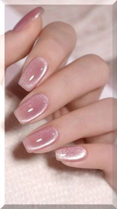 Captivate with the magnetic allure of cat eye nails! Perfect for adding a touch of mystery and sophistication to your summer look. Desain Salon Kuku, Cat Eye Nails Polish, Unghie Sfumate, Purple Nail, White Nail, Manicure Y Pedicure