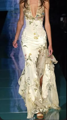 Look Gatsby, 00s Mode, Prom Dress Inspo, Runway Fashion Couture, Elie Saab Spring, Prom Dress Inspiration, فستان سهرة, Modieuze Outfits, Moda Vintage