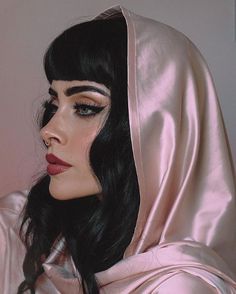 Johanna Herrstedt, Estilo Madison Beer, Dark Makeup Looks, Arabic Style, Instagram Men, Chic Makeup, Style Instagram, Face Reference, Dark Makeup