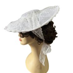 This charming hat is the perfect finish to an 18th Century ladies outfit.  Light and comfortable to wear, it ties behind the head with a laced ribbon. Delicate straw hat with embroidered lace tulle. available in white or black.  Made to order in 2-3 weeks. 1800s Accessories, Bergere Hat, 18th Century Hats, Edwardian Gowns, Big Hats, White Hats, Cute Tea Cups, Historical Hats, Colonial Dress