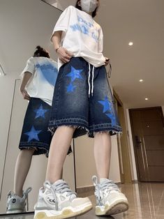 Star Patch Denim Shorts Flare Shorts Outfit, Denim Shorts Y2k, Shorts Korean, 90s Y2k Fashion, Patch Denim, Embroidered Denim Shorts, Denim Pants Fashion, Black Flare Pants, Egirl Clothes