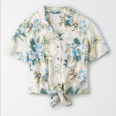 Light Weight Fabric Flower Blouse, Comfy Jeans, Free Jeans, Beach Tropical, Summer Blouses, Indie Outfits, Mens Outfitters, Beach Shirts, Tropical Print