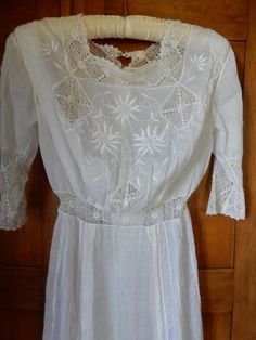 A Vintage/antique Cotton Lawn Edwardian Ladies Tea Dress/free Shipping - Etsy Vintage Cotton Victorian Wedding Dress, Victorian Daywear Dresses With Buttons, Cotton Vintage Dress With Lace Trim For Wedding, Vintage Cotton Wedding Dress With Lace Trim, Cotton Vintage Wedding Dress With Lace Trim, Victorian Broderie Anglaise Dresses For Daywear, Vintage Broderie Anglaise Dress For Daywear, Victorian Vintage Dress With Lace Trim For Daywear, Cotton Dress With Historical Design For Wedding