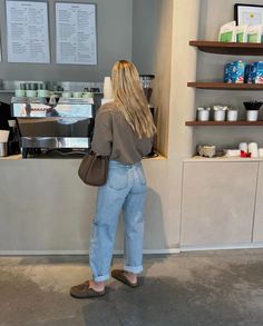 Birkenstock Brown Outfit, Birkenstock Boston Outfit Fall, Birkenstock Outfit Winter, Birks Outfit, Birkenstock Boston Outfit, Instagram Content Creator, Boston Outfits, Woman Shopping, Saturday Outfit