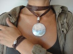 Collar Hippie, Boho Styl, Diy Collier, Leather Jewellery, Moon Necklace, Leather Necklace, Schmuck Design, Inspiration Ideas, Leather Jewelry