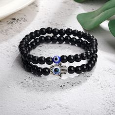 This beautiful 6cm Black Glass White Turquoise Colored Glaze Beaded Devil's Eye Bracelet Set is the perfect gift for your special someone. This gorgeous set includes a beaded bracelet made with natural black glass and white turquoise beads, perfect for any occasion. The unique design is a statement piece that adds an elegant touch to any outfit. Not only that, but this minimalist bracelet is highly customizable, making it the perfect gift for a girlfriend, wife, daughter, mother, sister, aunt, o Bridesmaid Gifts Unique, Turquoise Glaze, Devil Eye, Rope Jewelry, Color Turquesa, Color Glaze, Turquoise Glass, Blue Evil Eye, White Turquoise