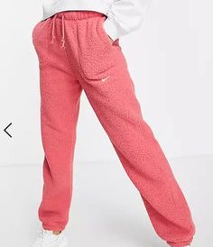 Pink Joggers For Winter Loungewear, Pink Winter Joggers For Loungewear, Nike Sweatpants For Winter Loungewear, Pink Fleece Sportswear Activewear, Pink Jogging Bottoms With Pockets, Pink Athleisure Joggers For Winter, Pink Sweatpants With Pockets For Jogging, Pink Leisure Joggers With Pockets, Pink Winter Athleisure Joggers