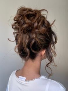 Fancy Curly Updo, Messy Bun Up Do, Formal Hairstyles Bun, Up Dos For Medium Hair Prom, Curly Bun Hairstyles Prom, Short Hair Blowout, Prom Hairstyles Updos, Hairstyle Examples, Long Healthy Hair