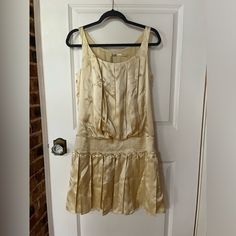 A Beautiful Creamy Silk Leon Max Dress. Dress Is Flapper/1920s Style With A Drop Waist And Pleats. Zipper Closure At Side. Brand New With Tags. Spring Flapper Dress Fitted, Vintage Fitted Sleeveless Flapper Dress, Elegant Sleeveless Spring Flapper Dress, 1920s Summer Flapper Dress For Formal Occasions, 1920s Flapper Dress For Summer Formal Events, Vintage Spring Evening Flapper Dress, Vintage Summer Cocktail Flapper Dress, Silk Sleeveless Flapper Dress, Fitted Vintage Flapper Dress For Summer