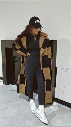 Nyc Winter Outfits Midsize, Winter Outfits Thrift, Cozy Oversized Outerwear For Day Out, Nyc Winter Outfits Cold Weather Baddie, Baddie Cold Weather Outfits, Cold Comfy Outfit, Colorado Outfits Winter, Midsize Winter Outfits 2022, Oversized Cozy Fur Coat For Fall