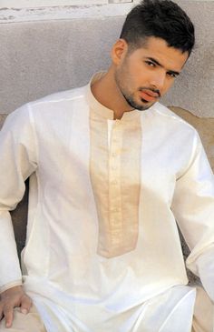 Casual plain offwhite kurta having vanilla colored front and collar. Complemented with vanilla plain shalwar. White Kurta For Eid Semi-formal, Classic Cream Kurta For Festive Occasions, Festive Classic Cream Kurta, Classic White Kurta With Dabka, Unstitched Cream Kurta For Summer, Suits Casual, Mens Kurta, Stylish Men Casual, Shalwar Kameez