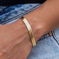 Introducing the Herringbone Bracelet- 6mm in 18k Yellow Gold! This sleek bracelet in a bolder width is sure to become your next staple piece adding just enough style and simplicity to any look. Featuring a classic herringbone pattern, this piece reflects light from every angle and complete with our signature clasp. Rock it solo, or pair it with the Herringbone Necklace in Yellow Gold for a matching set! This product is guaranteed for life – GLD will repair or replace the item should you experien Herringbone Bracelet, Herringbone Necklace, Vermeil Jewelry, Custom Earrings, Gold Plated Bracelets, Herringbone Pattern, Pendant Bracelet, Drop Necklace, Staple Pieces