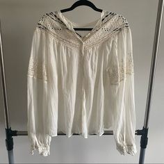 Free People Off White Eyelet Oversize Blouse - Beautiful Embroidery On Shoulders And Chest - Buttons Closure In Sleeves - Button Up Front Top Peplum Wrap Top, Oversize Blouse, Ruffle Top Blouses, Cutout Blouse, Floral Ruffle Top, Batwing Top, Boho Tunic Tops, Blue Floral Top, Free People Blouse