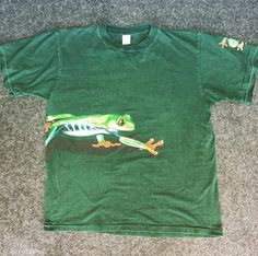 Vintage Tree Frog Tee Shirt Outfits Easy 30 day return policy Gothic Aesthetic Fashion, Green Graphic Tee, Silly Clothes, Tee Shirt Outfit, Frog Shirt, Shirt Outfits, Style Gothic, Estilo Hippie, Kleidung Diy