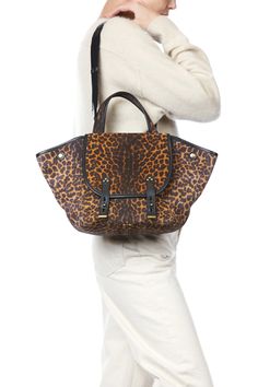 Basket-style tote bag, can be worn on the shoulder, across the chest or by hand. Adjustable, removable shoulder strap. Closing with a leather flap. Léopard chamois split suede Handbag: 80% Calfskin 14% Goatskin 5% Cotton 1% Polyester Lining: 100% Cotton Dimensions : 44 x 25 x 16 cm For the Leopard Chamois rind, a double dyeing was carried out to limit the disgorging of the color then a digital printing with the leopard pattern was carried out on the surface. Origin of the leather: Europe, tannin Leopard Print Travel Bag With Top Carry Handle, Leopard Print Bag With Double Top Carry Handle, Leather Shoulder Bag With Leopard Print And Leather Handles, Leopard Print Leather Shoulder Bag With Double Handle, Leopard Print Leather Shoulder Bag With Leather Handles, Leopard Print Travel Satchel Shoulder Bag, Leopard Print Leather Shoulder Bag With Top Handle, Leopard Print Travel Satchel, Chic Double Handle Bag In Leopard Print