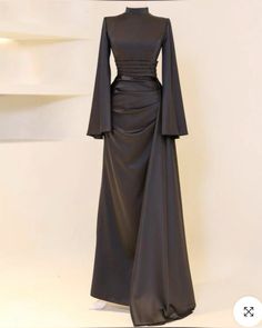 Aesthetic Graduation Dress, Prom Dresses Hijab, Graduation Gown Outfit, Black Dress Hijab, Graduation Outfit Ideas Hijab, Dress Soiree, Soiree Dresses, Modest Dresses Fashion, Chic Dress Classy