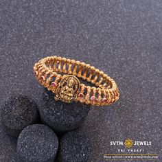 Gold Bangle Designs, Antique Gold Bangle, Love Knot Bracelet, Gold Jewellery Collection, Gold Bangles Indian, Jewellery Design Sketches, Gold Jewelry Simple Necklace, Beautiful Gold Necklaces