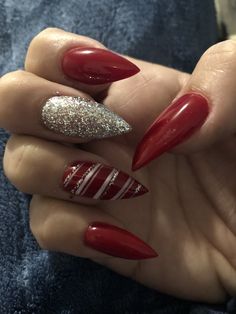 Almond Christmas Nails, Christmas Red Nails, Christmas Nails Gel, Nail Art Noel, Unghie Nail Art, Nails Gel, Xmas Nails, Silver Nails, Glitter Nail Art