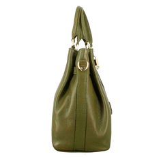 Elegant handbag
High quality green grained leather
Metal zip closure
Gold-colored metal buckle with twist closure
Fabric lined
Removable shoulder strap
Made by hand
Made in Italy
Longueur 34,5 cm
Largeur 18 cm
Hauteur 28 cm Classic Green Bag With Detachable Handle, Green Luxury Satchel For Daily Use, Versatile Green Formal Shoulder Bag, Green Leather Bag With Detachable Strap, Green Business Satchel With Gold-tone Hardware, Luxury Green Satchel With Double Handle, Green Business Shoulder Bag With Detachable Handle, Green Crossbody Shoulder Bag For Office, Luxury Green Satchel For Everyday Use