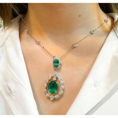 Emerald Jewelry Necklace, Diamond Necklace Simple, Fancy Jewelry Necklace, Emerald Pendant, Marquise Cut Diamond, Fancy Jewelry, Amulets, Emerald Jewelry, Beautiful Necklace