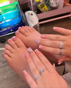 Toe Nail Designs With Rhinestones Bling, Famous Nails, Girly Acrylic, Hard Nails, Drip Nails, Girly Acrylic Nails, Cute Acrylic Nail Designs, Short Square Acrylic Nails