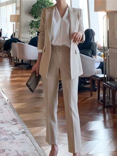 Female Pant Suit, Elegant Blazers, Elegante Casual, Business Work, Stylish Work Outfits, Women Formals, Formal Suits, Straight Trousers, Pencil Pants