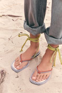 LOW HEEL ROPE SANDALS Rope Sandals Outfit, Beach Sandals Outfit, Fisherman Sandals Women, Zara Fall, Zara Flats, Blazers Shoes, Rope Sandals, Colored Rope, Fisherman Sandals