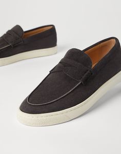 Suede loafer sneakers with natural rubber sole The unmistakable style of the loafer inspires a modern reinterpretation of the sneaker. The casual yet elegant look of suede enhances this footwear’s classic shape, while its lightweight construction and natural latex outsole provide added comfort. Brown Loafers Men, Blazer And T Shirt, Man Blazer, Brunello Cucinelli Men, Brown Loafers, Loafer Sneakers, Mens Eyewear, Natural Latex, Eyewear Womens