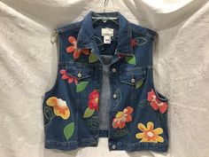 Funky Vest Outfit, Ella Outfit, Chloe Clothes, Chanel 5, Upcycling Clothes, Sewing Jeans, Floral Vest, Cargo Vest, Denim Vests