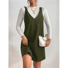 -Item Id 39915264 -Neckline: V Neck -Style: Casual -Type: Pinafore -Waist Line: Natural -Hem Shaped: Straight -Color: Army Green -Pattern Type: Plain -Sleeve Length: Sleeveless -Length: Short -Fit Type: Regular Fit -Fabric: Slight Stretch -Material: Woven Fabric -Composition: 100.0% Polyester -Care Instructions: Hand Wash,Do Not Dry Clean -Sheer: No **Open To Offers!!!** **Bundle To Save More** **30% Off Bundles Of 2 Or More Items!!** ***Orders Go Out Within 5-10 Business Days!! Thank You For Yo Corduroy Pinafore Dress, Corduroy Overall Dress, Shein Outfits, Elegante Casual, Mode Ootd, Ținută Casual, Modieuze Outfits, Pinafore Dress, Dress For Short Women