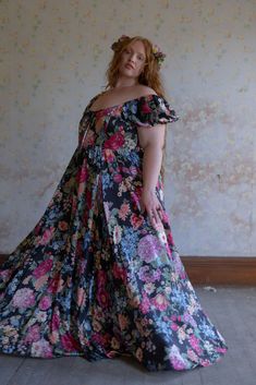 Classy Dresses, Corset Skirt, Fitted Maxi Dress, Puff Dress, Knitted Coat, Silk Charmeuse, Peek A Boo, Classy Dress, Diy Inspiration