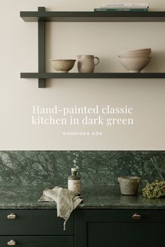 The green classic kitchen in the city apartment Dark Oak Interior, Oak Kitchen Island, Oak Interior, Classic Kitchen, Oak Kitchen, Shaker Kitchen, Classic Kitchens