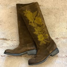 Beautiful Olive/Brown Suede Embroidered Boots. Never Worn! Dark Brown Suede Boots, Tall Suede Boots, 70s Shoes, Brown Suede Shoes, Art Muse, Brown Cowboy Boots, Embroidered Boots, Brown Suede Boots, Boots Suede