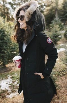 PARKA WITH COYOTE FUR TRIM #coat #ad #winterfashion Canada Goose Outfit, Best Parka, Winter Outfits Canada, Parka Outfit, Winter Mode Outfits, Canada Goose Parka, Canada Goose Women, Black Parka, Hello Fashion