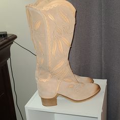 Brand New Never Worn Sixe 39 (Size 9) These Boots Retail Anywhere From $175 To Over $250 Depending On The Styles You Are Getting. I Have Never Worn Them. I Do Not Have The Original Box But I Am Asking For $120 If You Have Any Questions Please Feel Free To Reach Out These Boots Like All New Cowboy Boots Will Need To Be Broken In Some. Spring Boots With Leather Sole And Low Heel, Wide Calf Closed Toe Boots For Spring, Summer Suede Closed Toe Boots, Spring Low Heel Boots With Leather Sole, Spring Suede Boots With Flat Heel, Spring Suede Boots With Almond Toe, Elegant Summer Boots With Flat Heel, Elegant Flat Heel Summer Boots, Flat Heel Suede Boots For Summer