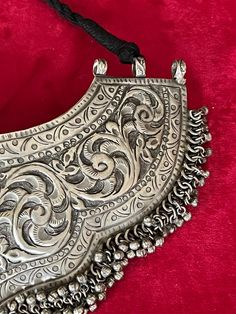 Изысканное латунное ожерелье мастерство высочайшего качества - Etsy Киргизия Oxidized Brass Temple Necklace As Gift, Festive Brass Temple Necklace With Antique Finish, Oxidized Brass Temple Necklace Gift, Ceremonial Antique Silver Engraved Necklace, Ceremonial Engraved Antique Silver Necklaces, Heavy Brass Necklace For Gift, Festive Brass Necklaces With Antique Finish, Festive Brass Necklace With Antique Finish, Heavy Brass Necklaces For Gifts