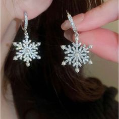 Mia Wynn 1 Pair Luxurious Palace Style Zirconia Snowflake Earrings With Gift Box - Christmas Spirit, Versatile Accessory Comes With Gift Box, Mia Wynn Tag, And Thank You Card Luxurious Palace, Snowflake Earrings, Christmas Box, Box Color, Christmas Spirit, Palace, Thank You Cards, Gift Box, Jewelry Earrings