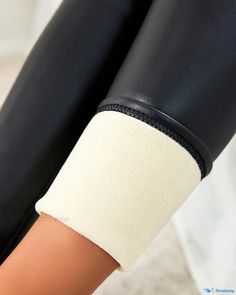 OrcaJump - Premium PU Leather Leggings with High Waist and Cozy Fleece Lining Stretch Leggings For Outdoor Winter Activities, Stretch Cream Pants For Winter, Cream Stretch Pants For Winter, Batwing Sleeve Top, Ribbed Skirt, Chic Type, Estilo Chic, High Waist Leggings, Style Chic