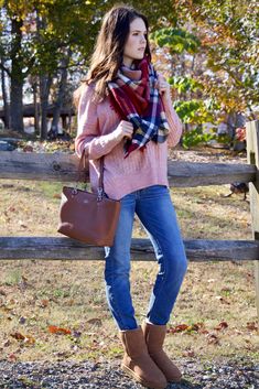 Classy simple pink sweater outfit fall casual street styles. Stylish chic light high waisted skinny jeans for women this winter. Fashion cozy short winter boots snow. Cool classic brown handbag ootd. #fallfashion #fallstyle #falloutfits #winterstyle #winteroutfits #ootd #streetstyle #springfashion Plaid Scarves For Cold Weather In Winter, Casual Soft Knit Winter Scarves, Casual Soft Knit Scarf For Winter, Casual Fall Outerwear With Scarf, Casual Soft Knit Scarves For Winter, Soft Knit Scarves For Cold Weather In Fall, Casual Winter Cable Knit Scarves, Casual Soft Knit Scarves, Casual Cable Knit Scarves For Winter