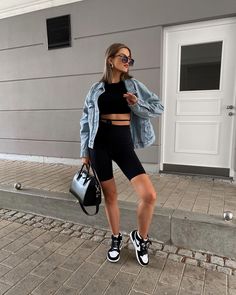 Nike Dunk Outfit Woman, Dunk High Outfit, Styling Basics, Nike Rosa, Dunk Outfits, Panda Outfit, Ladies Streetwear, Dunk Outfit, Nike Bag