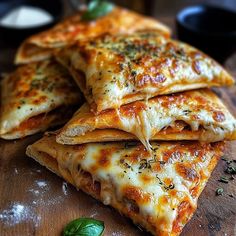 Food For Picky Eaters Adults, Homemade Pizza Rolls Recipe, Filled Pasta Recipes, Amazing Looking Food, Healthy Homemade Recipes Snacks, Pizza Pockets Homemade, Hot Pockets Homemade, Stuffed Pizza Crust, Sandwich Ideas For Lunch